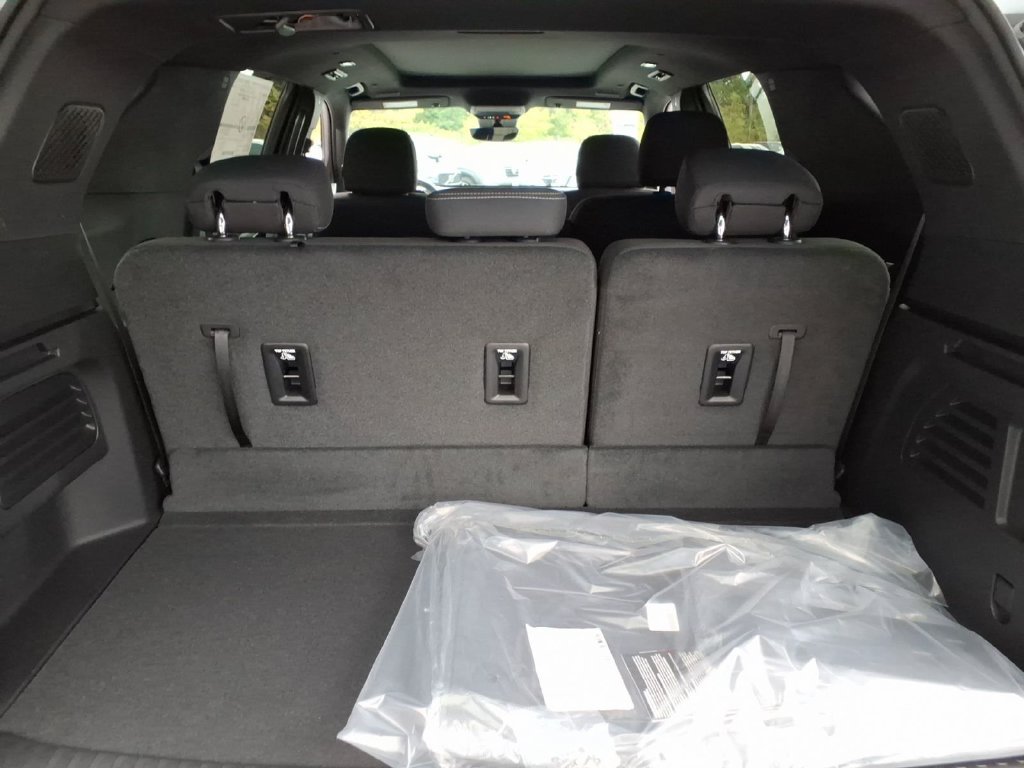New 2027 Chevrolet Traverse LT w/ Sun and Wheel Package AWD/4WD image 16
