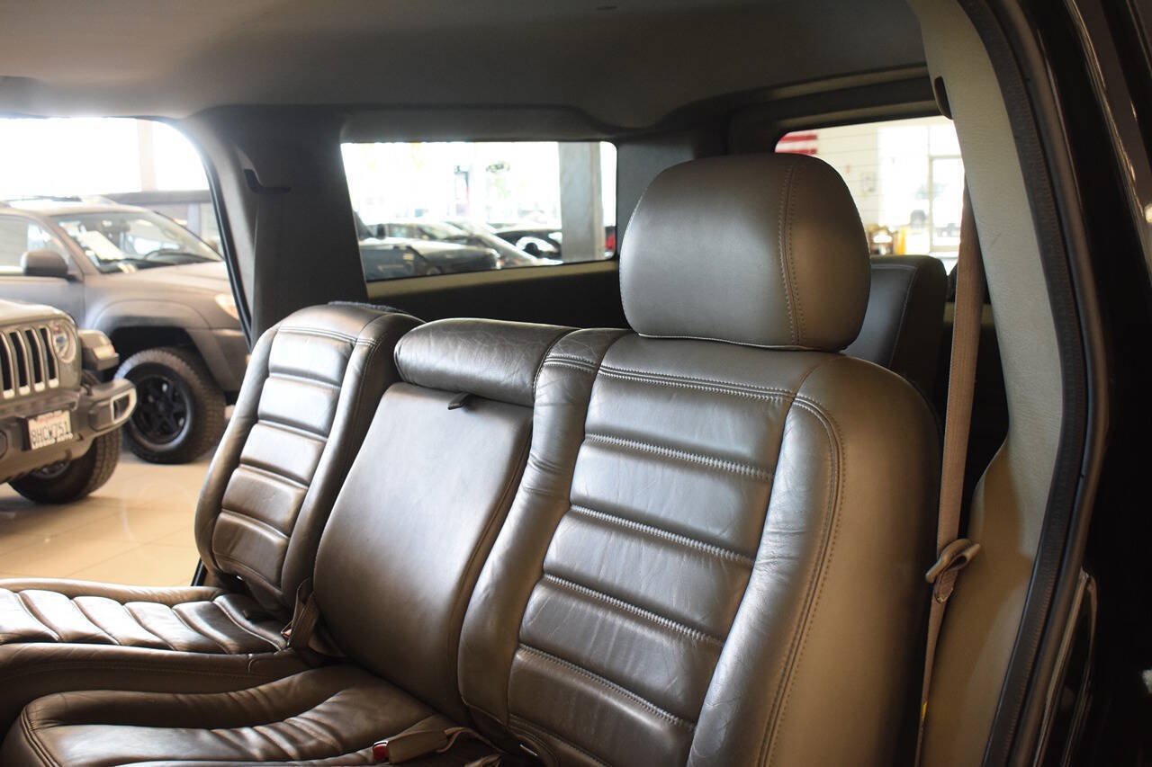 Used 2003 HUMMER H2 w/ Preferred Equipment Group AWD/4WD image 46