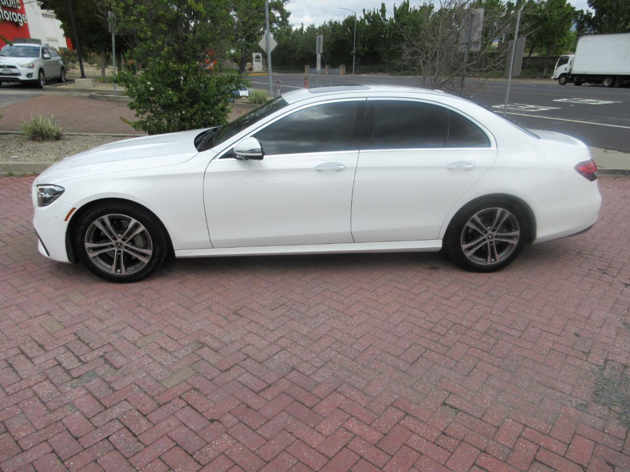 Used 2021 Mercedes-Benz E 350 Sedan image 3
