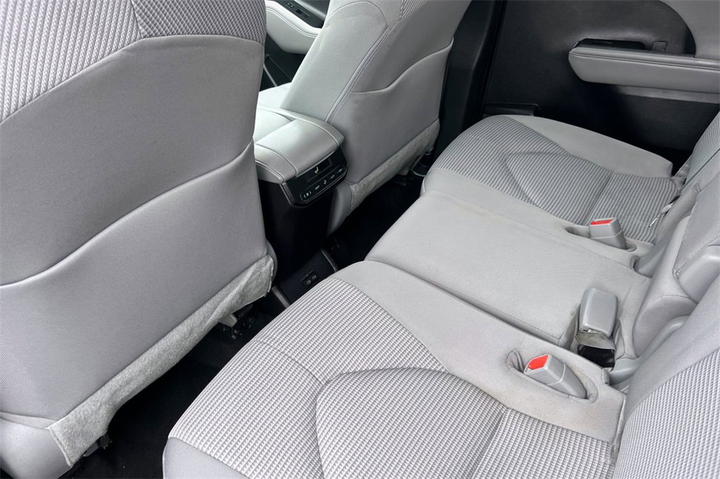 Certified 2023 Toyota Highlander L image 14