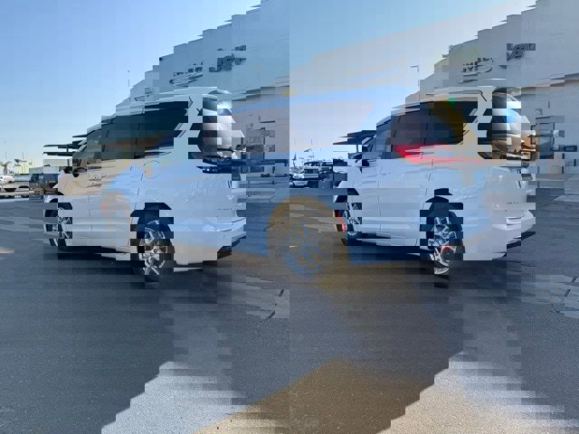 New 2026 Chrysler Pacifica Select image 4