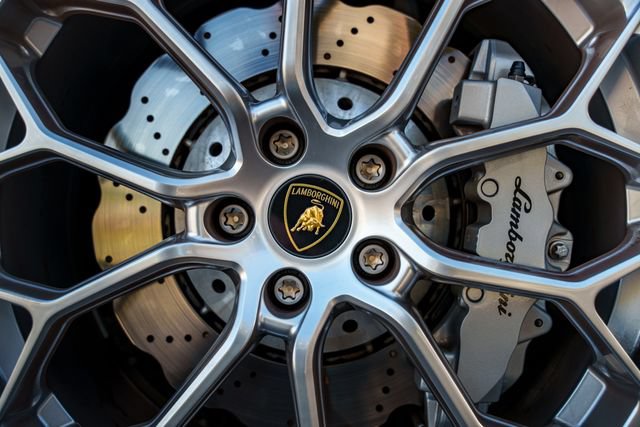 Used 2022 Lamborghini Huracan EVO RWD image 22