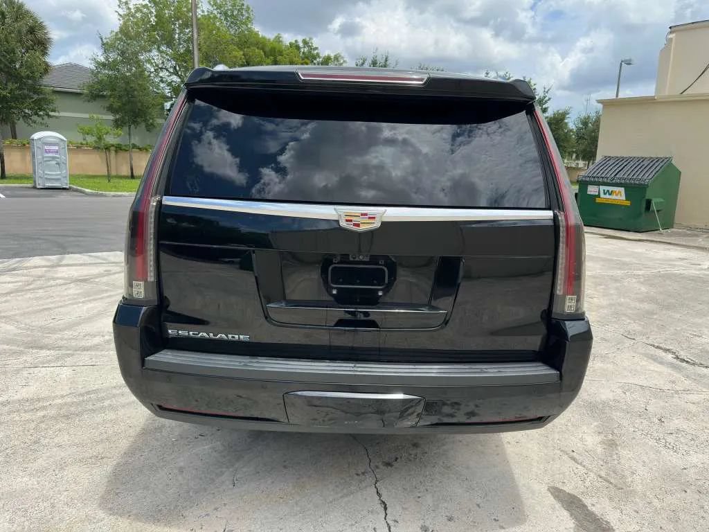 Used 2019 Cadillac Escalade ESV Luxury RWD image 6