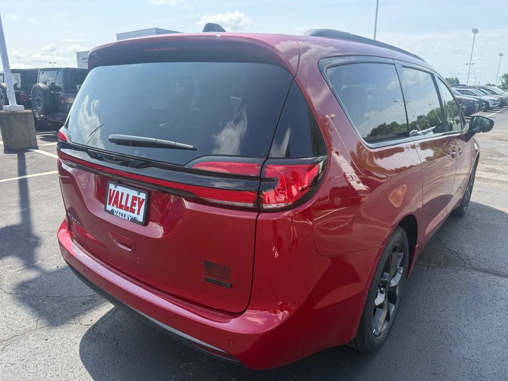 New 2027 Chrysler Pacifica Select FWD image 3