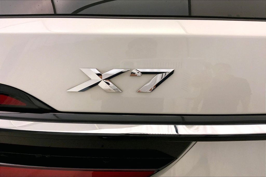 Certified 2024 BMW X7 xDrive40i w/ Premium Package AWD/4WD image 7