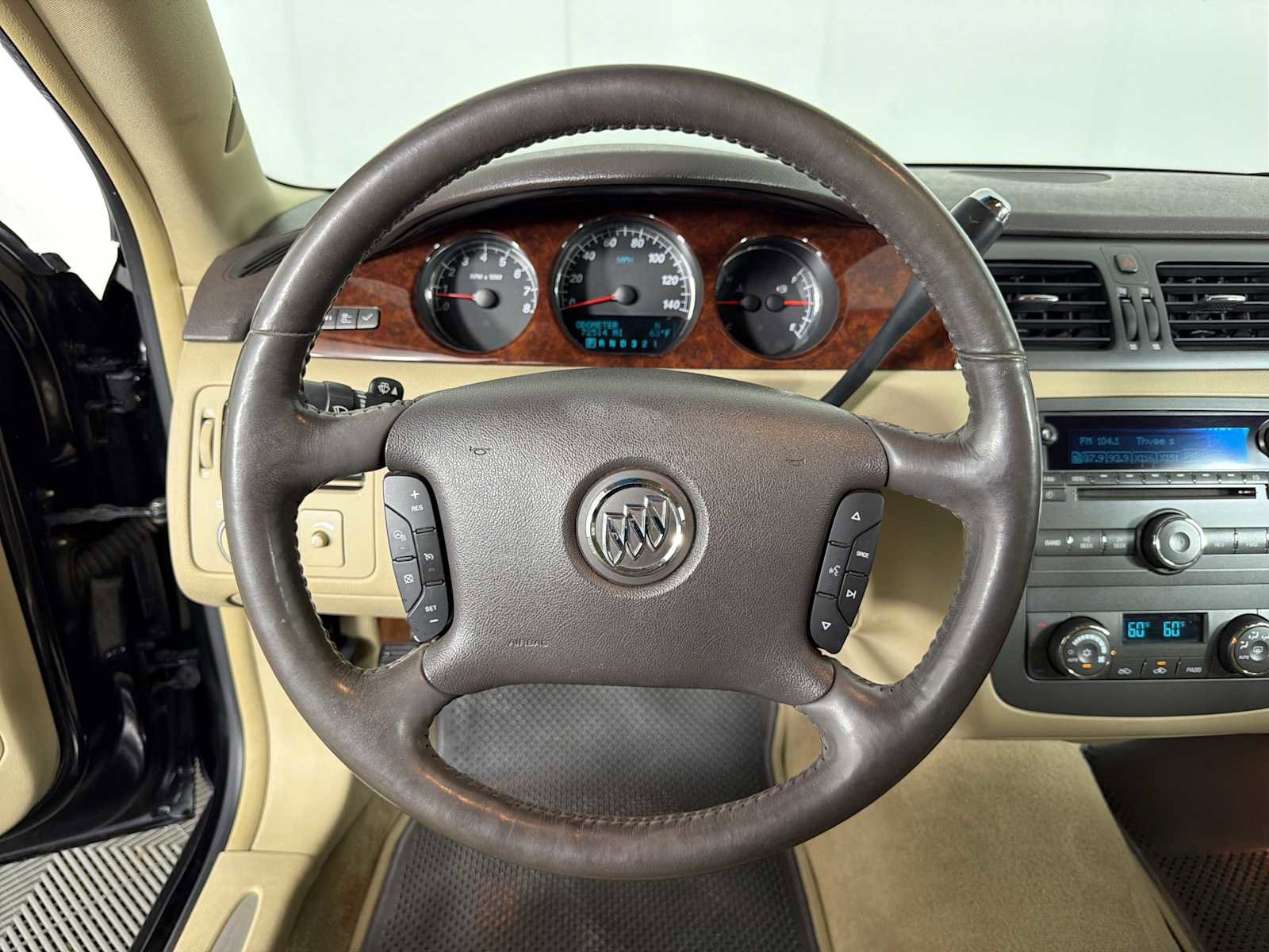 Used 2007 Buick Lucerne CXL w/ Luxury Package FWD image 20