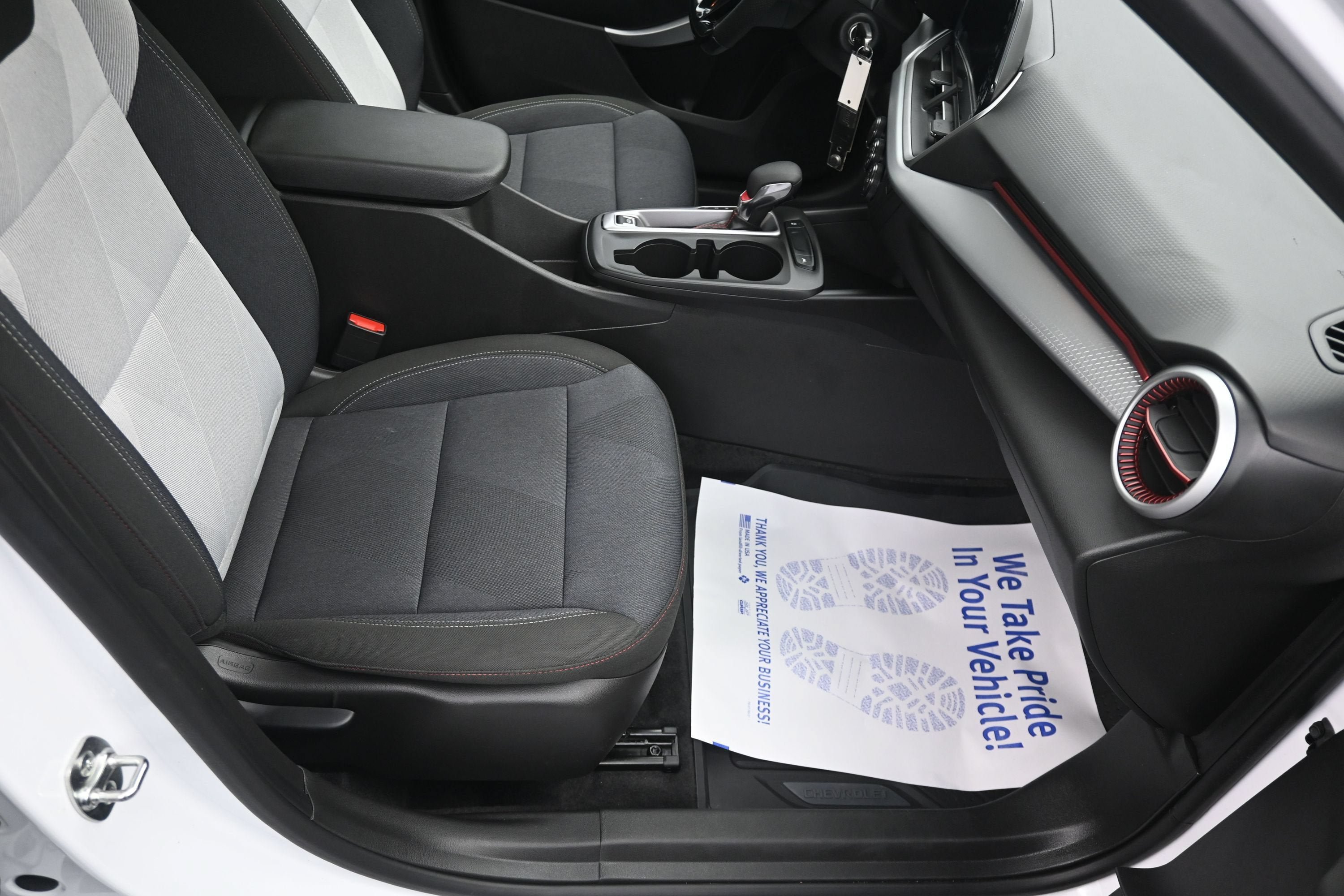 Used 2025 Chevrolet Trax RS w/ Sunroof Package FWD image 29