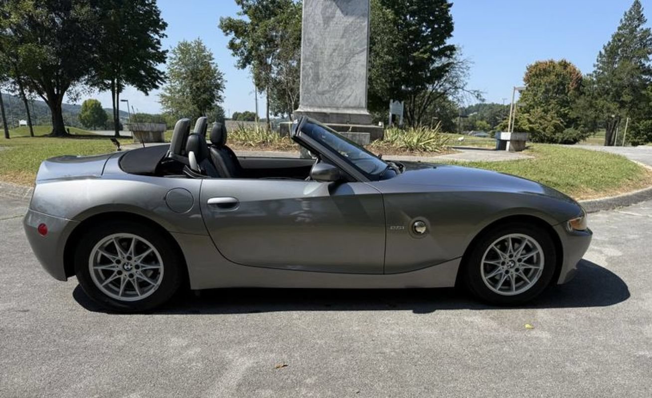 Used 2004 BMW Z4 2.5i RWD image 6