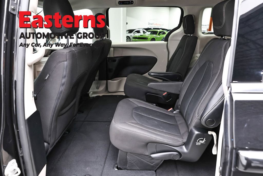 Used 2022 Chrysler Voyager LX FWD image 21
