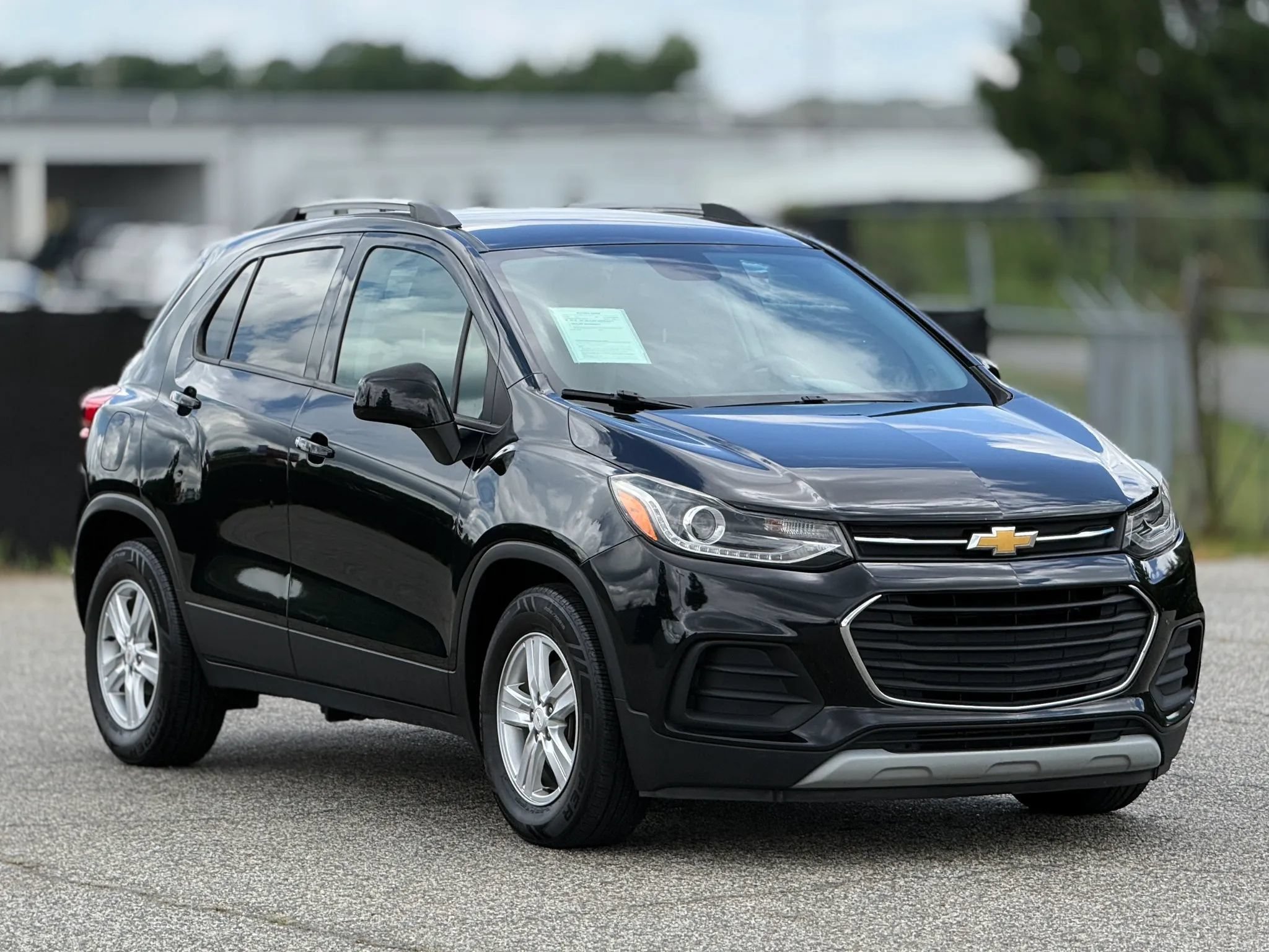 Used 2021 Chevrolet Trax LT FWD image 1