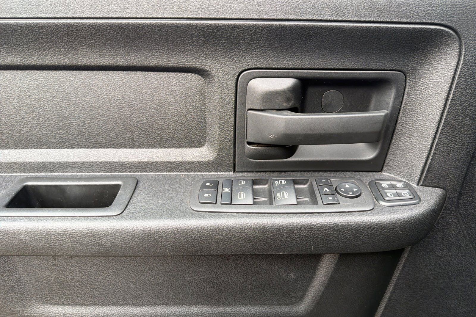 Used 2024 RAM 3500 Tradesman w/ Chrome Appearance Group image 11