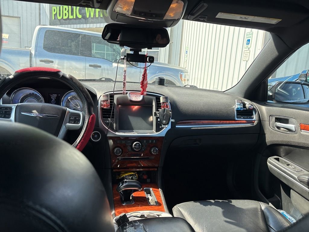 Used 2013 Chrysler 300 RWD image 20