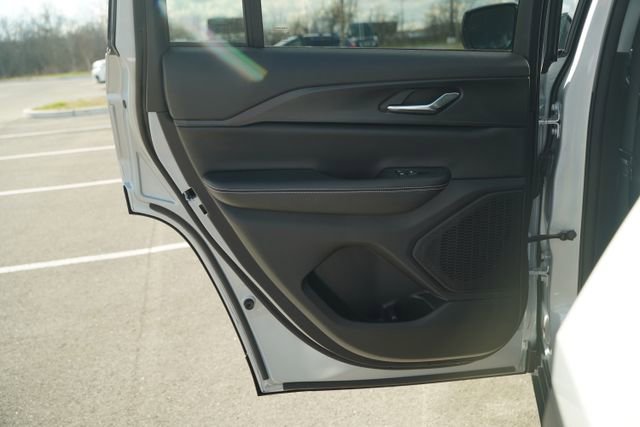 Used 2024 Jeep Grand Cherokee Laredo X image 17