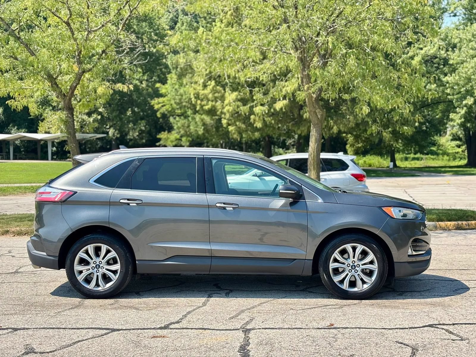 Used 2019 Ford Edge Titanium FWD image 4