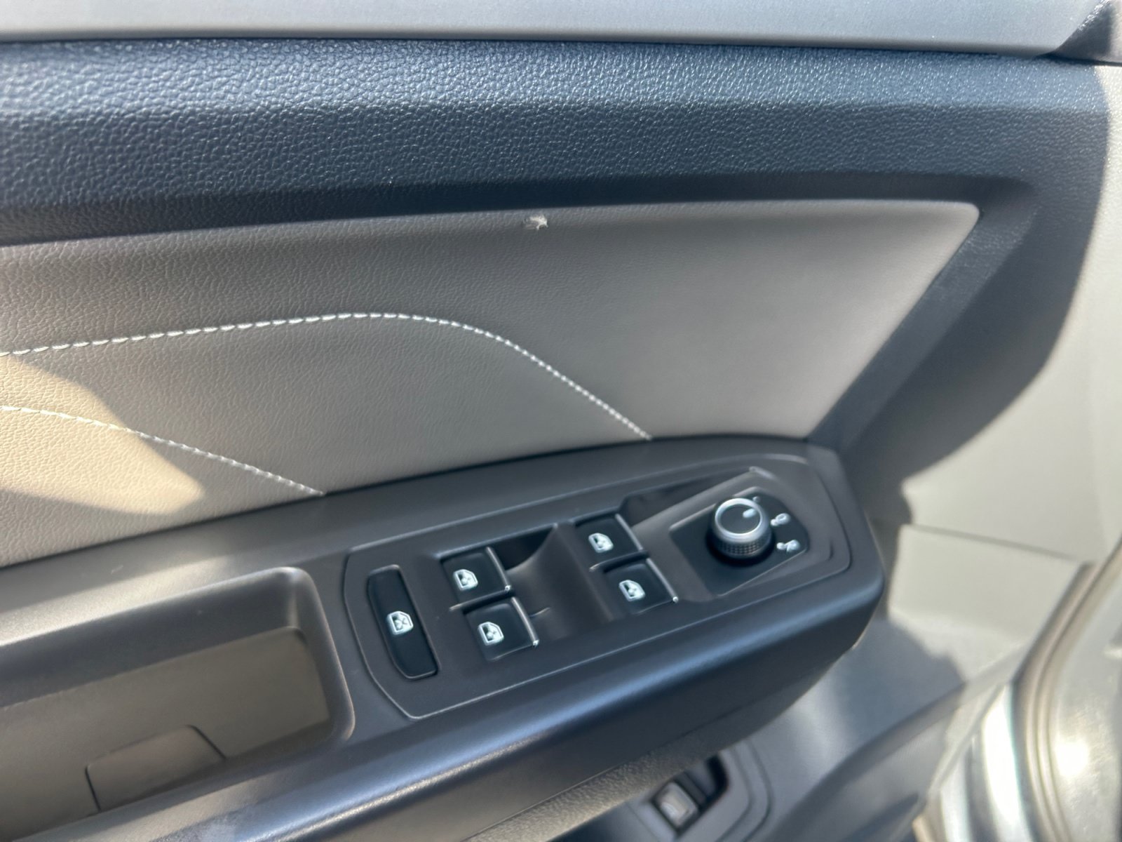 Used 2023 Volkswagen Atlas Cross Sport SE FWD image 13