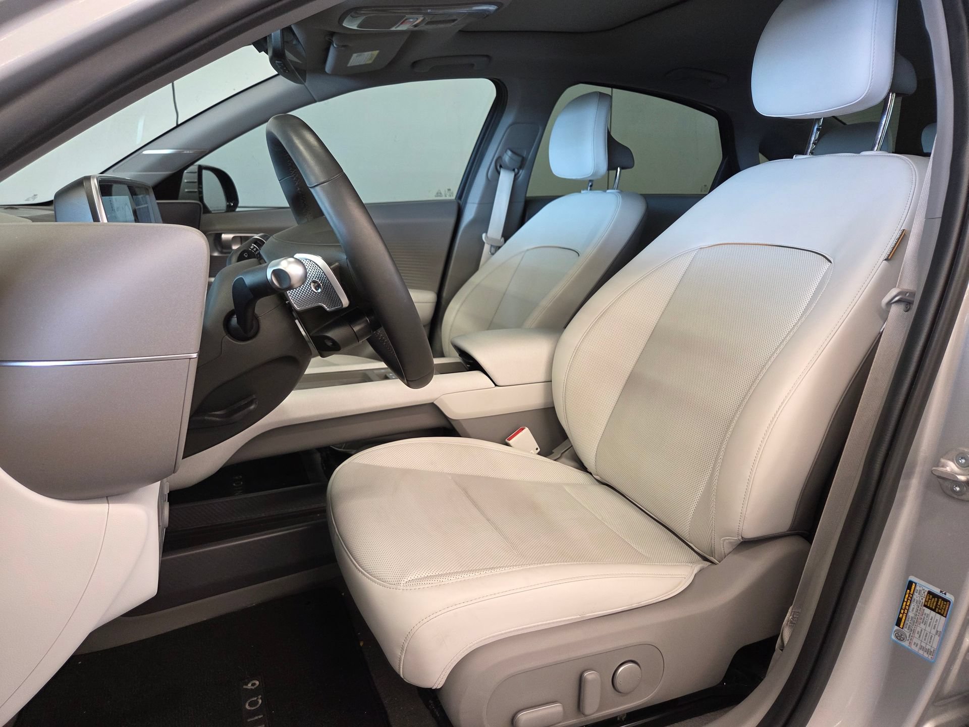 Used 2025 Hyundai Ioniq 6 Limited RWD image 5