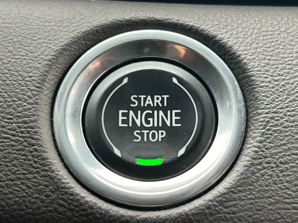 Used 2021 Cadillac Escalade Premium Luxury w/ Driver Assist Tech Package image 32