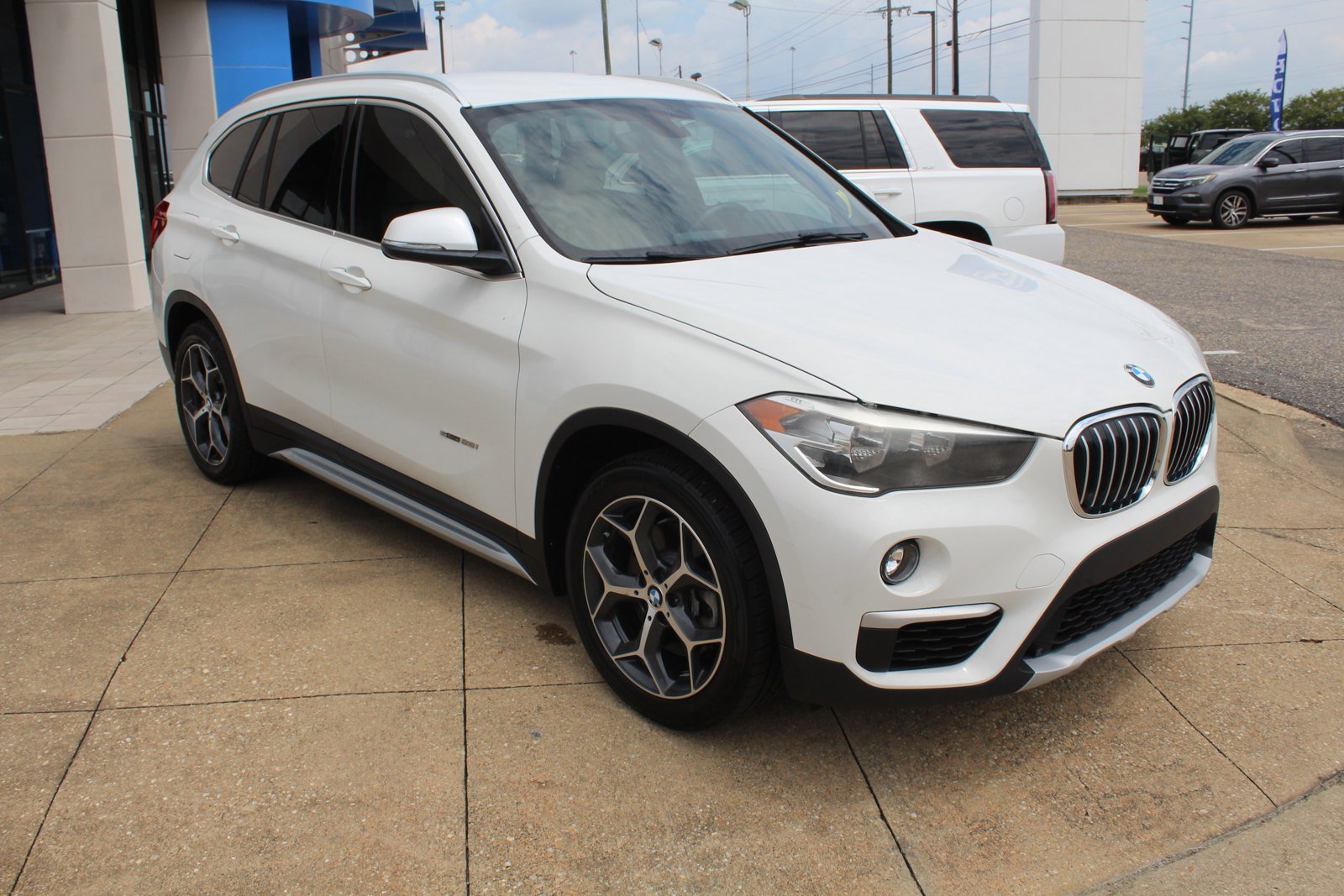 Used 2018 BMW X1 sDrive28i FWD image 1