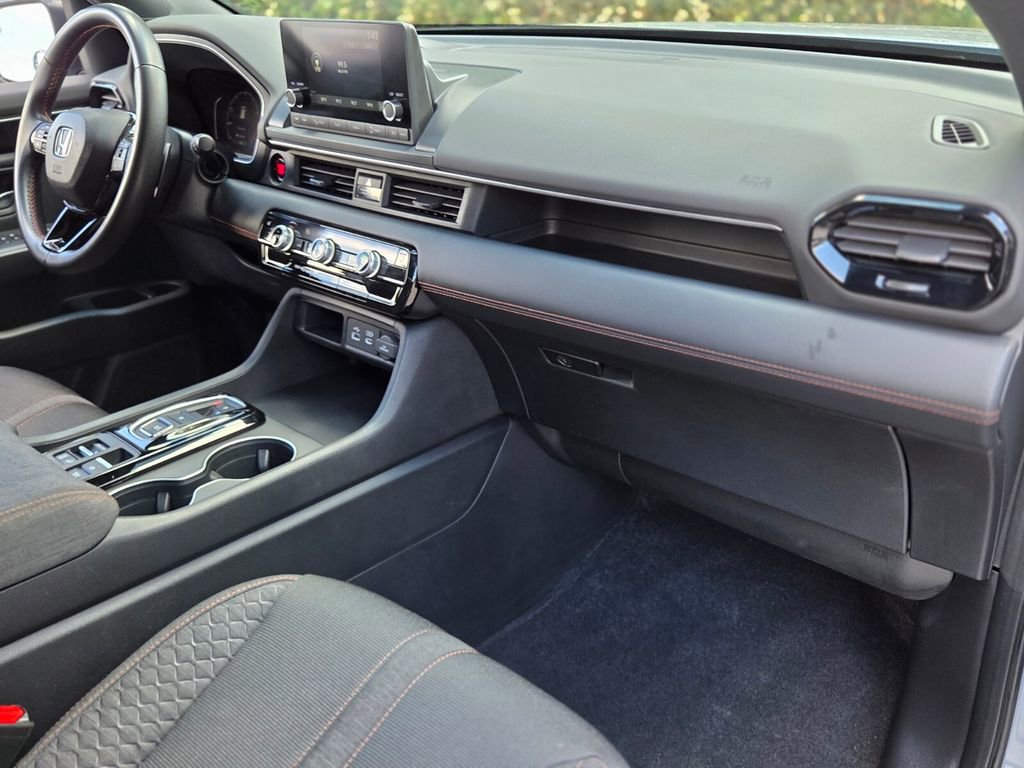 Used 2023 Honda Pilot Sport image 18