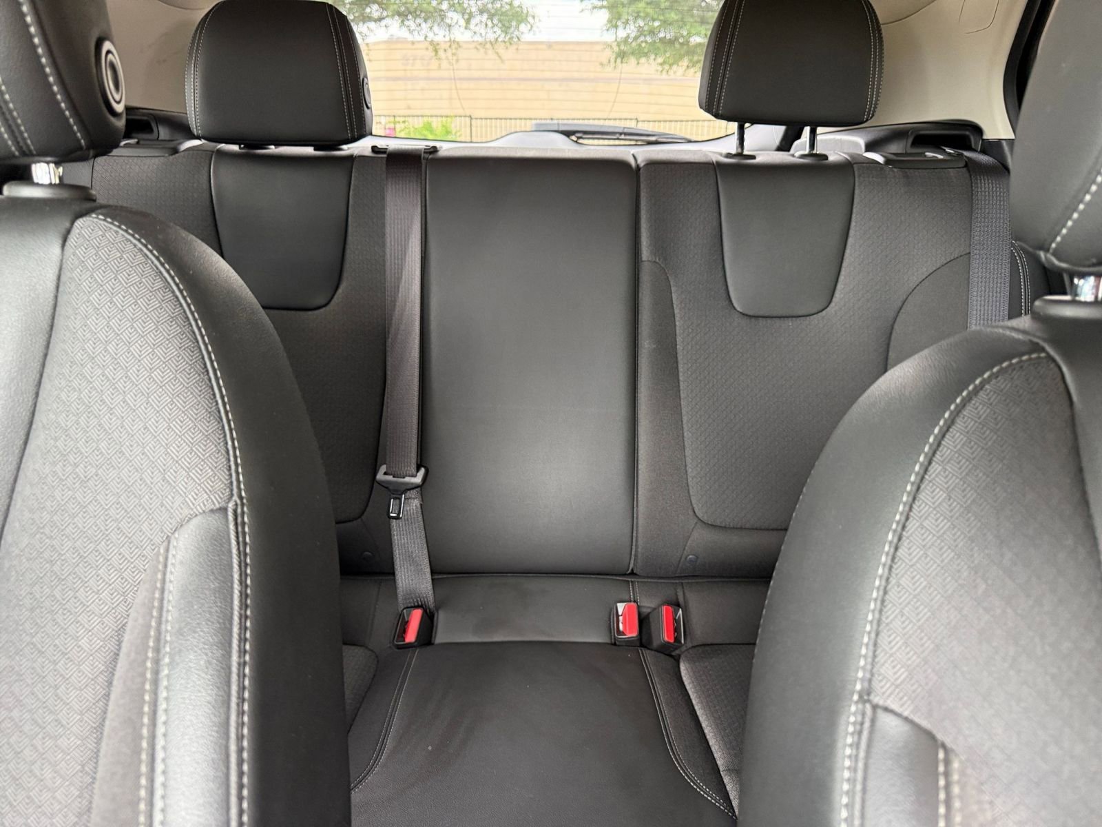 Used 2025 Buick Encore GX Preferred AWD/4WD image 38