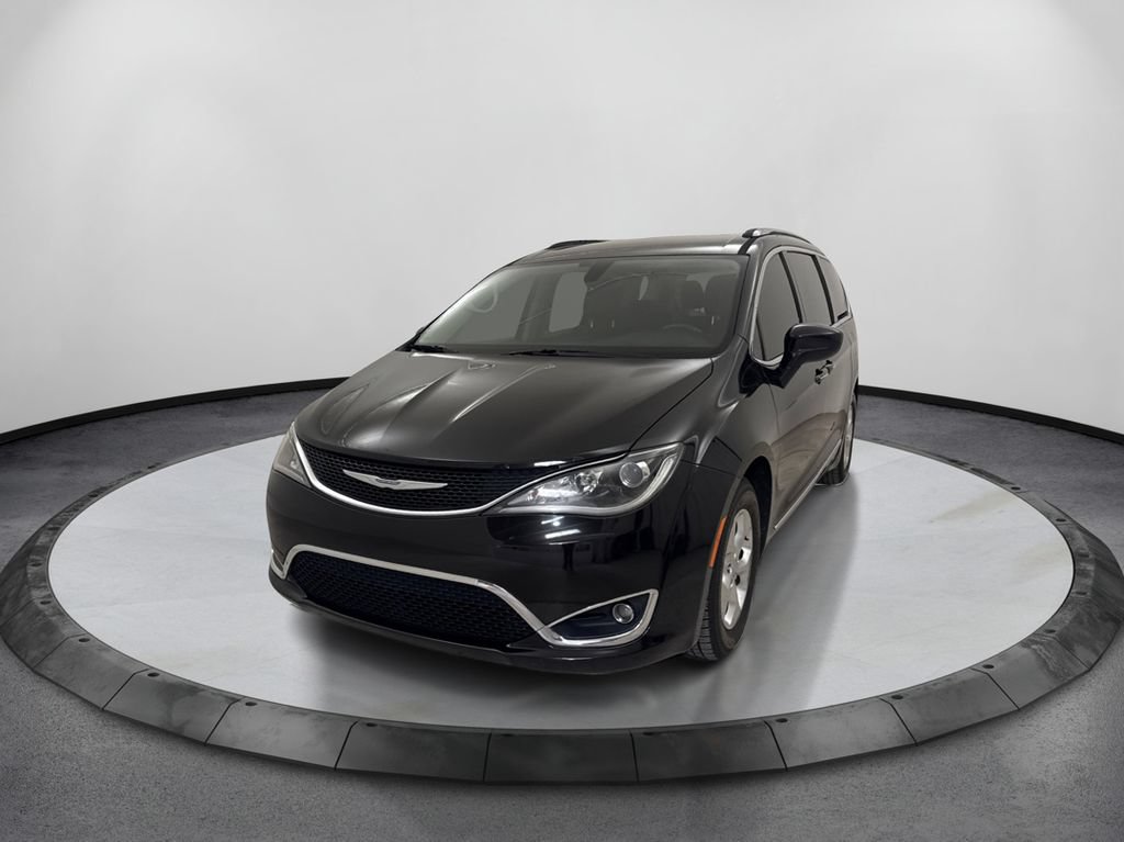 Used 2017 Chrysler Pacifica Touring-L Plus FWD image 1
