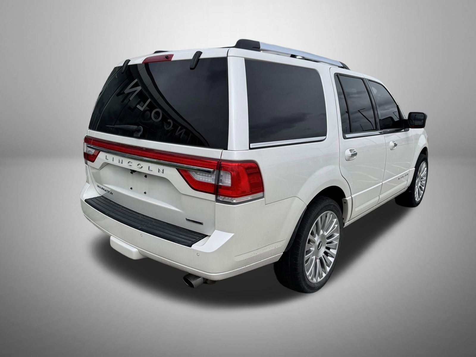 Used 2016 Lincoln Navigator Select image 3