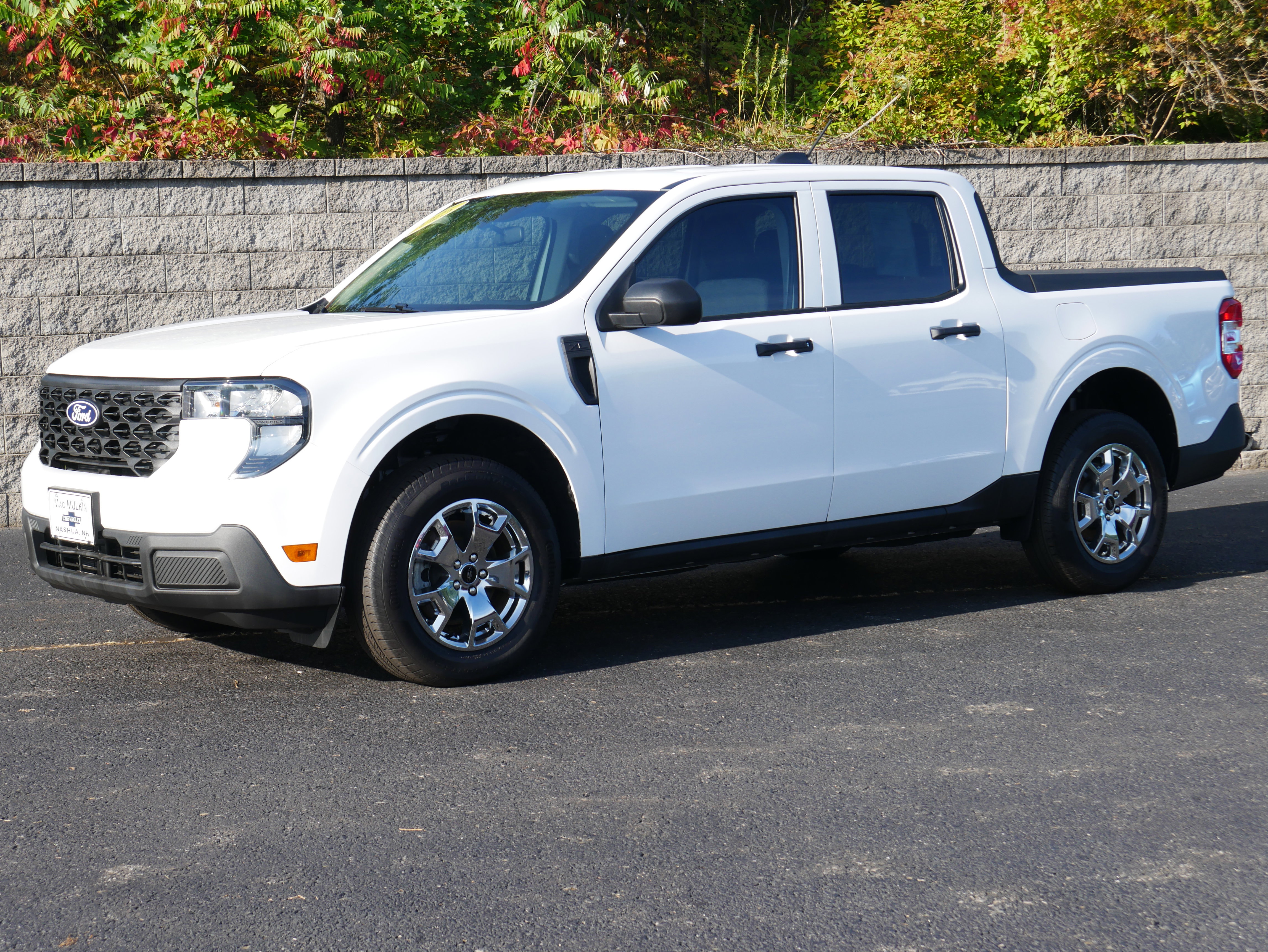 Used 2025 Ford Maverick XL image 1