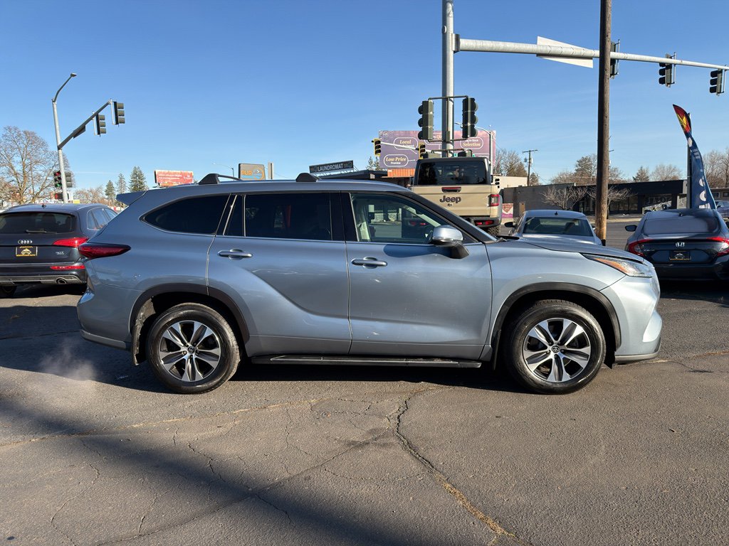 Used 2021 Toyota Highlander XLE image 7