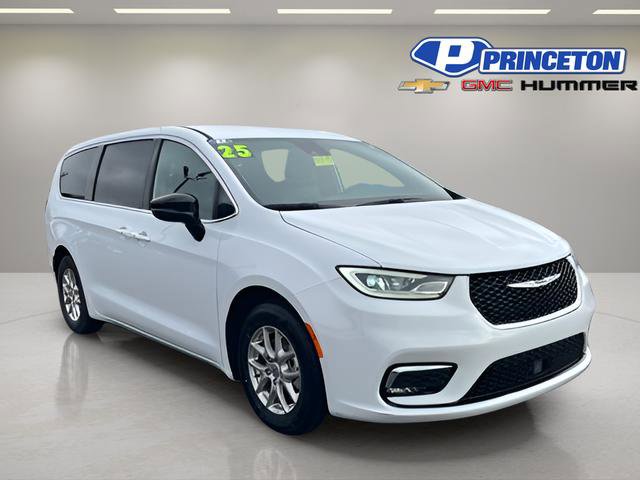 Used 2025 Chrysler Pacifica Select FWD image 1