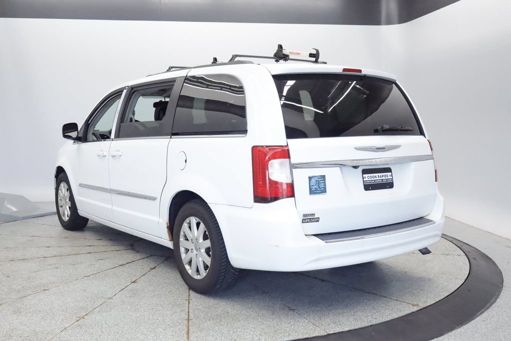 Used 2014 Chrysler Town & Country Touring FWD image 3