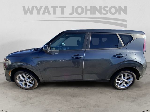 Used 2023 Kia Soul LX w/ LX Technology Package FWD image 4