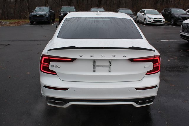Certified 2022 Volvo S60 T8 R-Design image 4