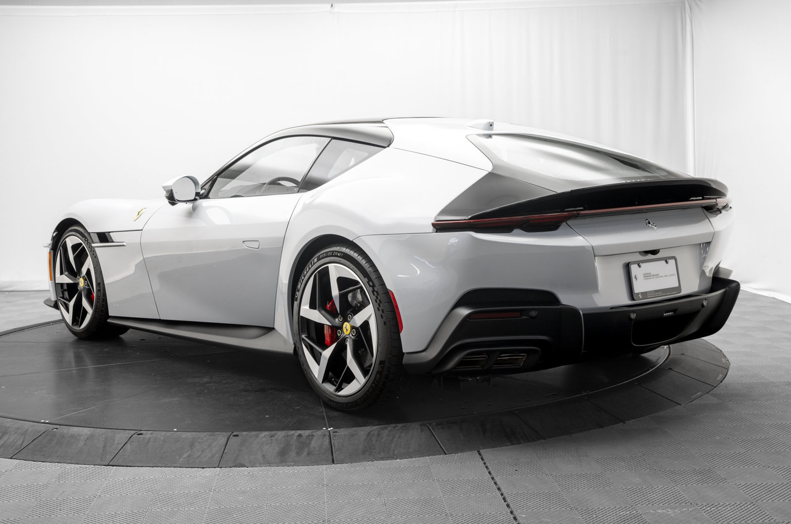 Used 2025 Ferrari 12Cilindri RWD image 5