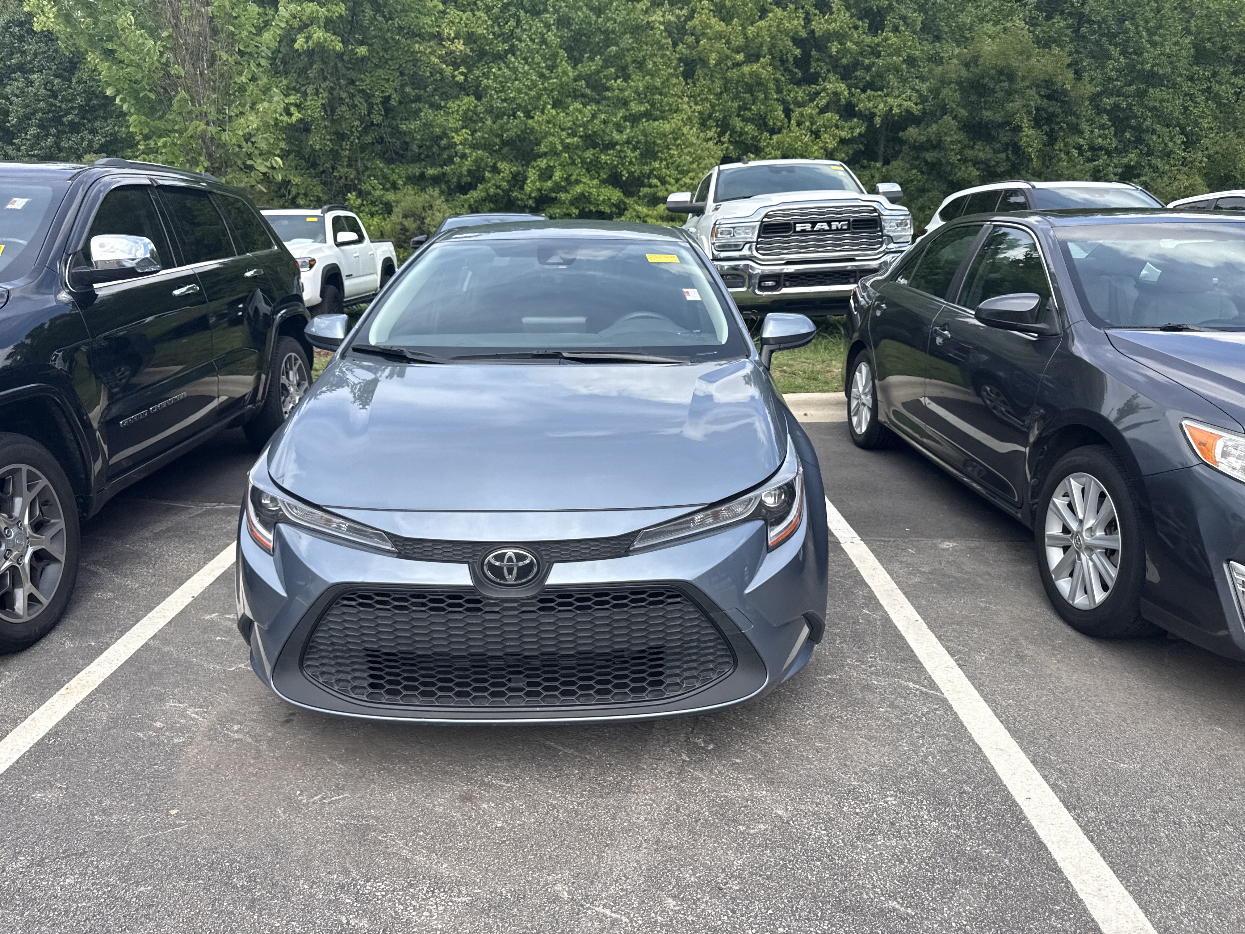 Used 2022 Toyota Corolla LE FWD image 2