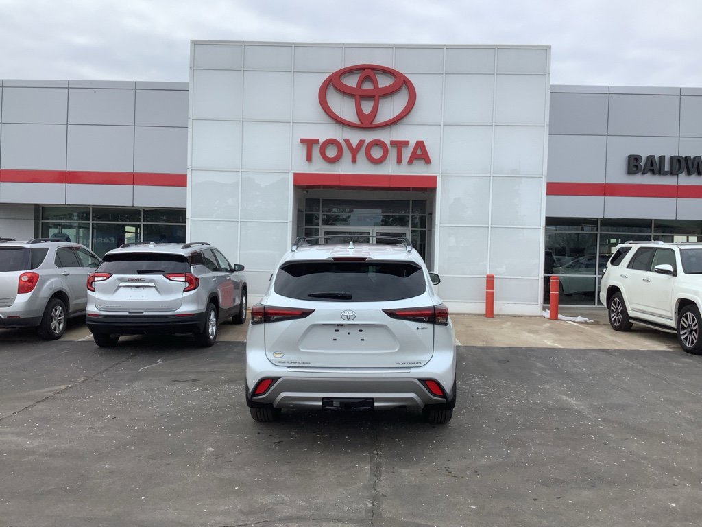 New 2026 Toyota Highlander Platinum image 6