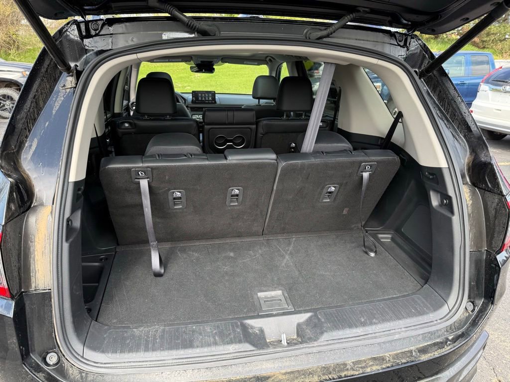 Used 2025 Honda Pilot Touring image 6