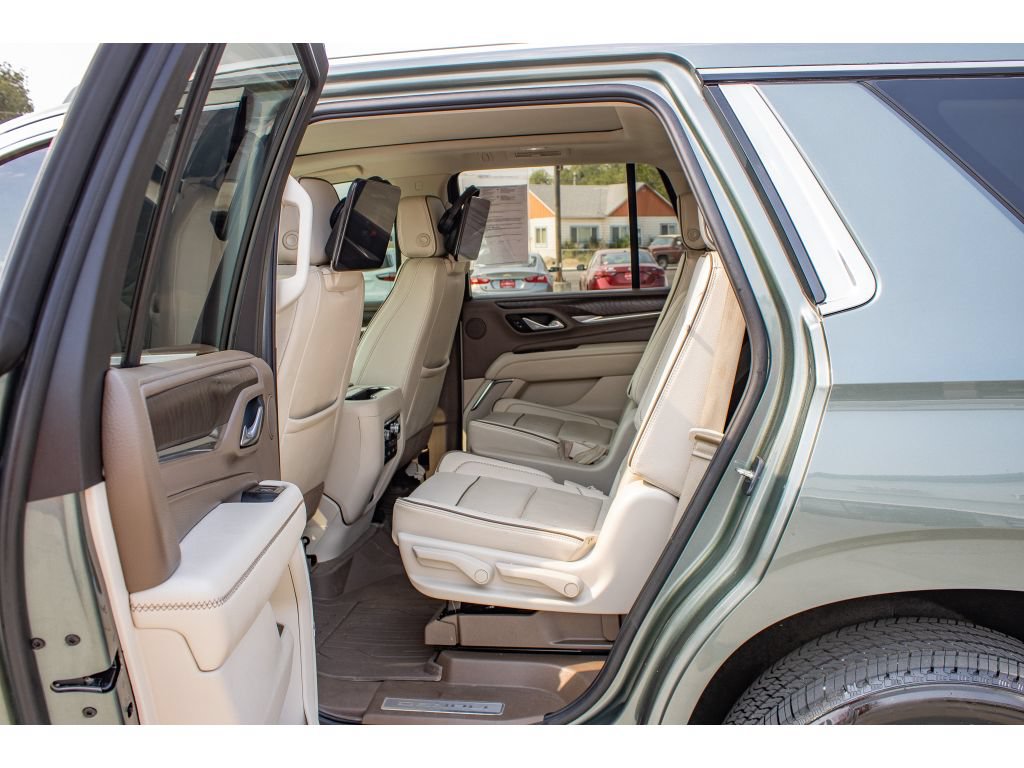 Used 2024 GMC Yukon Denali w/ Advanced Technology Package AWD/4WD image 18