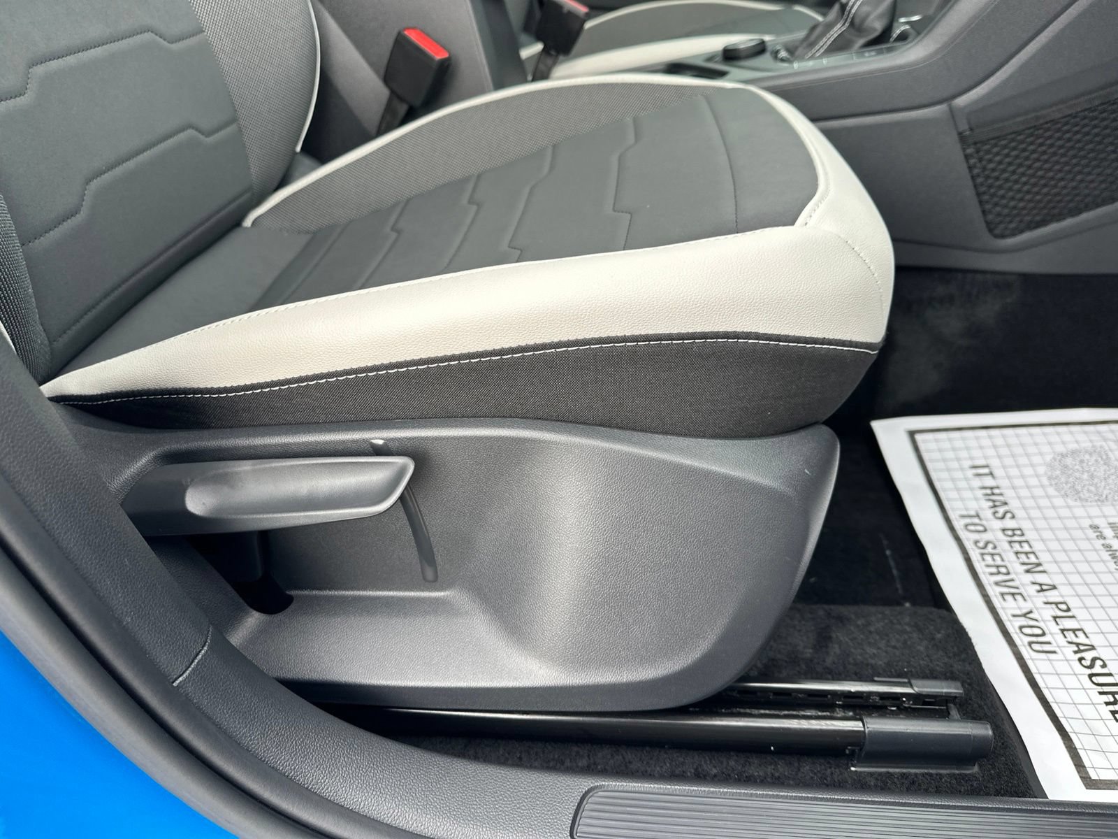 Certified 2025 Volkswagen Taos SE AWD/4WD image 34