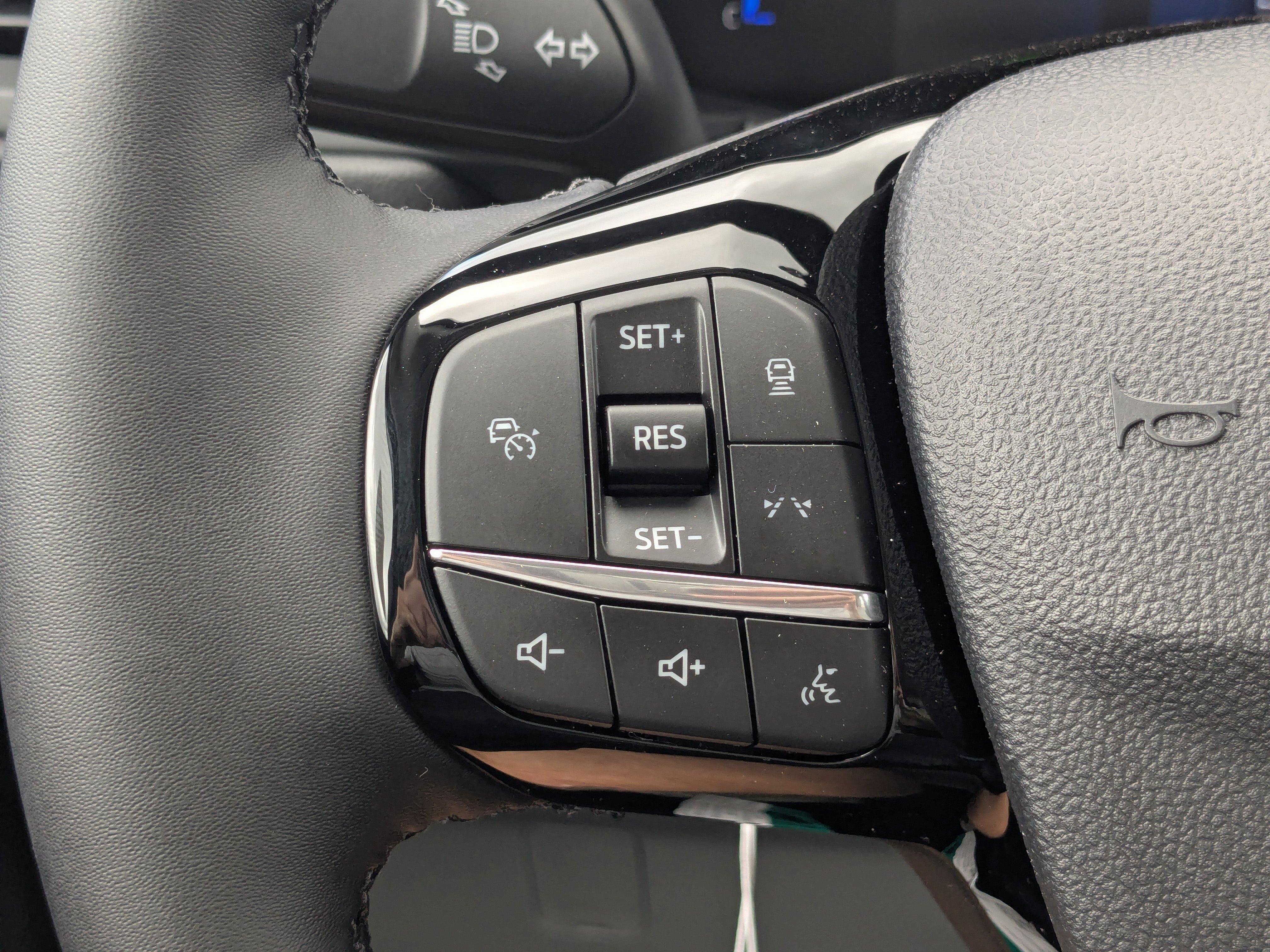 New 2025 Ford Escape SE image 27