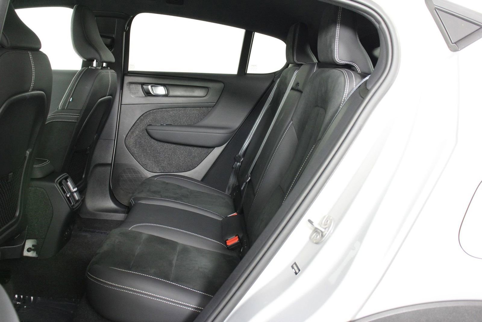 Used 2023 Volvo C40 P8 Recharge Ultimate image 30