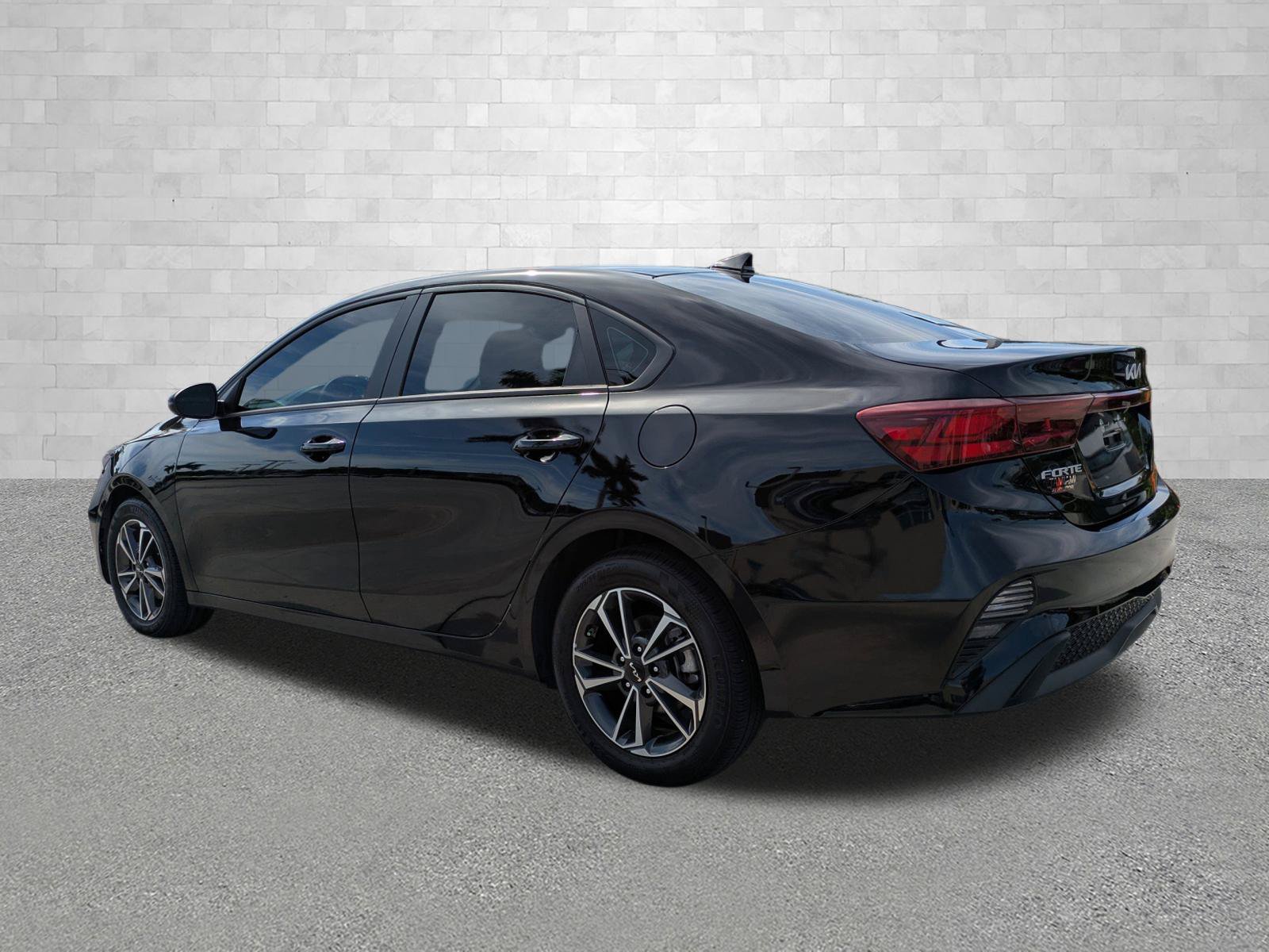 Used 2024 Kia Forte LXS w/ LXS Technology Package FWD image 4