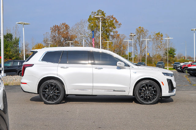Used 2025 Cadillac XT6 Premium Luxury w/ LPO, Floor Liner Package AWD/4WD image 2