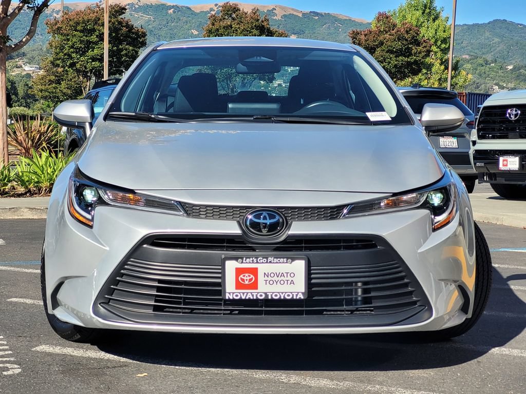 Used 2025 Toyota Corolla LE FWD image 2