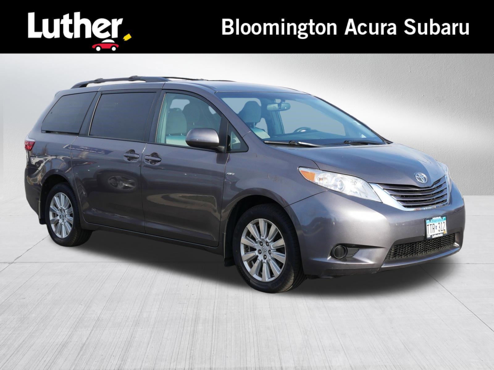 Used 2017 Toyota Sienna LE w/ Outdoor Package