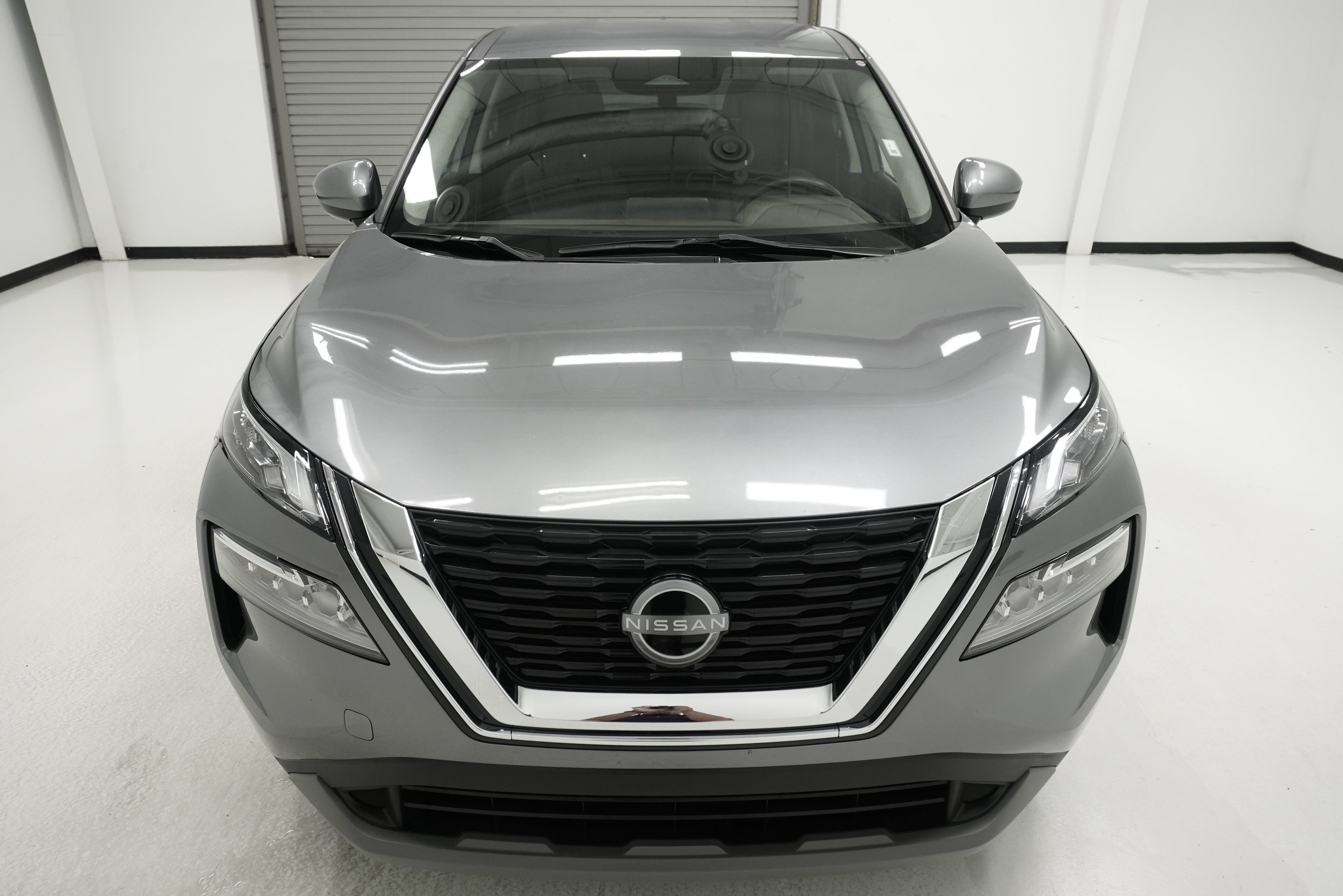 Used 2023 Nissan Rogue SV FWD image 2