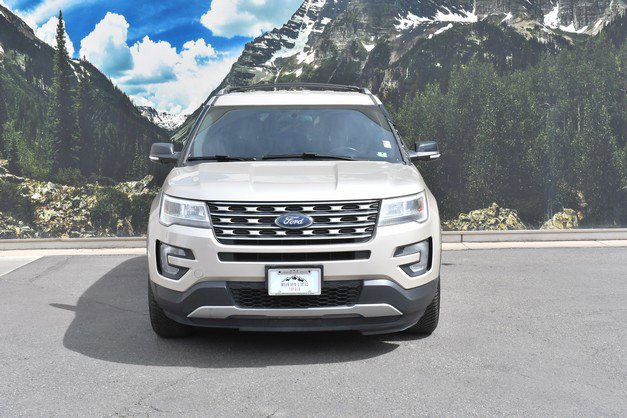 Used 2017 Ford Explorer XLT image 5