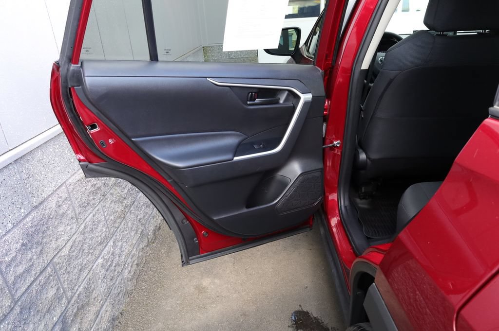 Certified 2021 Toyota RAV4 LE AWD/4WD image 16