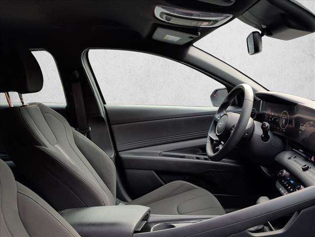 Used 2025 Hyundai Elantra SEL FWD image 27