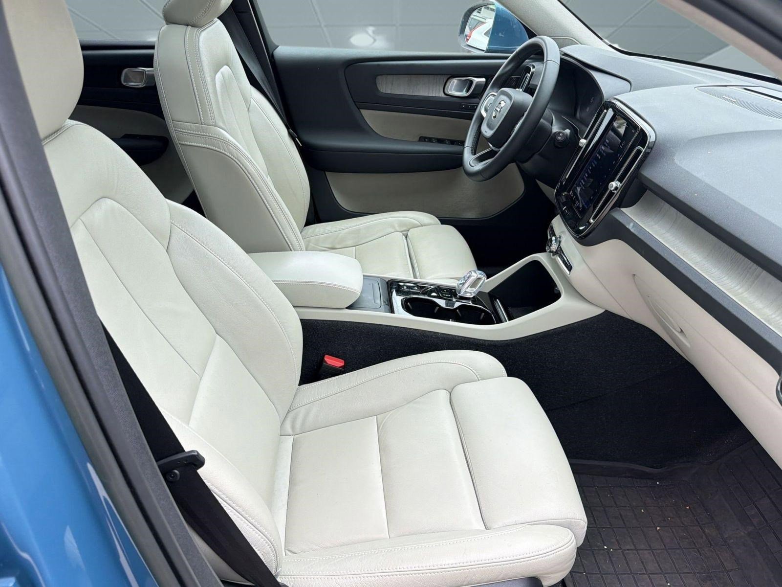 Certified 2023 Volvo XC40 B5 Ultimate w/ Protection Package Premier image 30