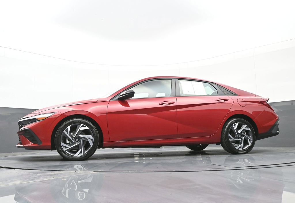 Certified 2025 Hyundai Elantra Sport image 46